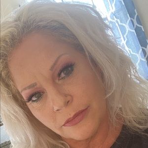 Meet your Posher, Pamela